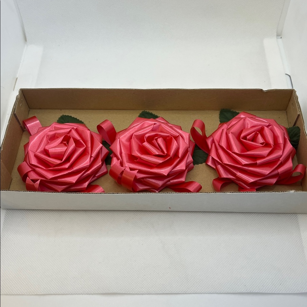 Current Vintage Set of 3 Ribbon Roses - Picture 5 of 6